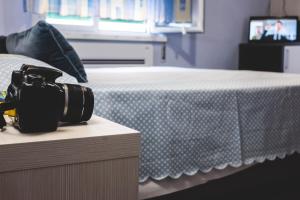 Televízia a/alebo spoločenská miestnosť v ubytovaní Hotel Il Giardino