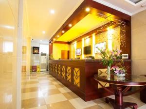 Лобі або стійка реєстрації в GreenTree Inn Shanghai PuDong New District YangSi Metro Station YangXin Road Shell Hotel