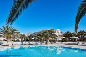 Bazén v ubytování Santo Miramare Beach Resort nebo v jeho okolí