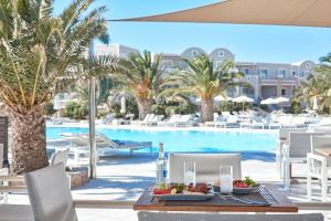 Bazén v ubytování Santo Miramare Beach Resort nebo v jeho okolí