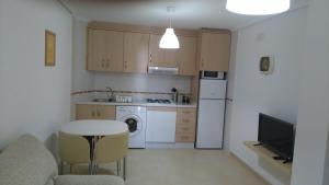 A kitchen or kitchenette at Apartamento frente de la playa