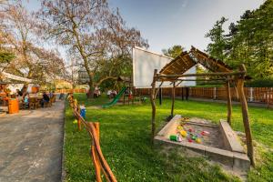 Vonkajšia záhrada v ubytovaní Penzion Piranha