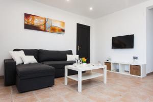 A television and/or entertainment centre at Sa Volta Nova