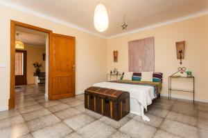 A bed or beds in a room at Sa Volta Nova