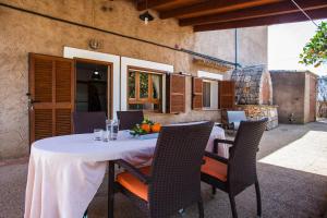 A patio or other outdoor area at Sa Volta Nova
