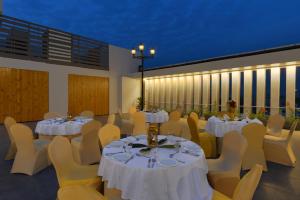 The Fern, Vadodara餐厅或其他用餐的地方