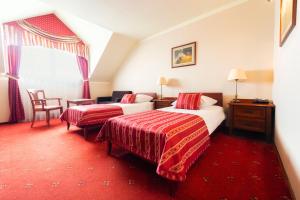 Posteľ alebo postele v izbe v ubytovaní Hotel Żubrówka Spa & Wellness