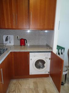 Kuchyňa alebo kuchynka v ubytovaní Apartment Marisol L'Ampolla
