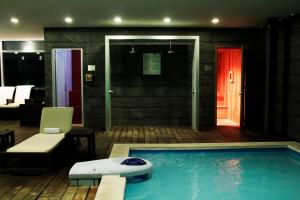 Bazén v ubytování Casa Inn Premium Hotel Queretaro nebo v jeho okolí