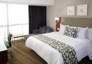 Postel nebo postele na pokoji v ubytování Casa Inn Premium Hotel Queretaro
