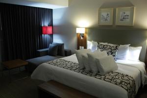 Postel nebo postele na pokoji v ubytování Casa Inn Premium Hotel Queretaro