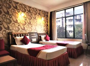 Postel nebo postele na pokoji v ubytování Hotel Executive Tower + 37 fotografií