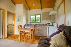 Kuchyň nebo kuchyňský kout v ubytování Longbourne Lodge Motel Mosgiel