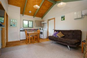 Kuchyň nebo kuchyňský kout v ubytování Longbourne Lodge Motel Mosgiel