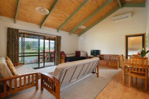 TV a/nebo společenská místnost v ubytování Longbourne Lodge Motel Mosgiel + 37 fotografií