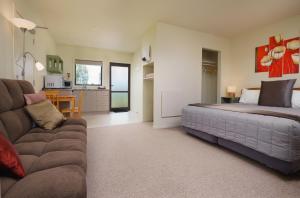 Posezení v ubytování Longbourne Lodge Motel Mosgiel