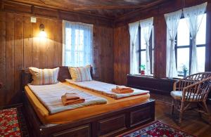 Llit o llits en una habitació de Kenara Guest House