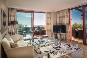 A television and/or entertainment centre at Kempinski Hotel Bahía Beach Resort & Spa