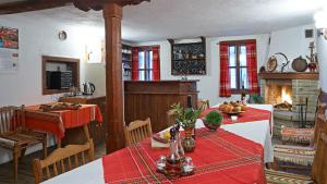 Reštaurácia alebo iné gastronomické zariadenie v ubytovaní Hadjigergy's Guest House