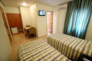 TV a/nebo společenská místnost v ubytování Cinelandia Hotel