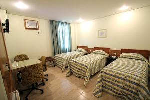 Postel nebo postele na pokoji v ubytování Cinelandia Hotel