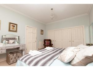 Lovely 3BR Garden Flat for 5 Within City Centre