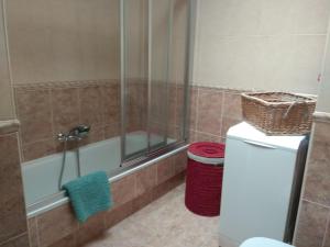 A bathroom at Ático al lado del mar,en las rías baixas Még 25 kép