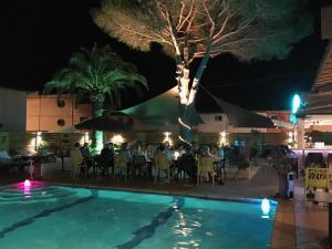 Bazén v ubytování Hotel Aquarius nebo v jeho okolí