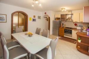 Kuchyň nebo kuchyňský kout v ubytování Apartment Marijeta