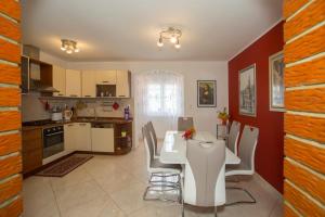 Kuchyň nebo kuchyňský kout v ubytování Apartment Marijeta