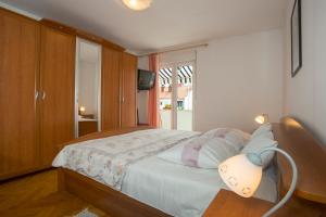 Postel nebo postele na pokoji v ubytování Apartment Marijeta + 26 fotografií