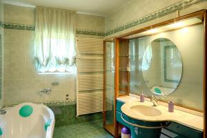 Um banheiro em Apartments Medena