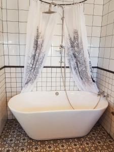 A bathroom at Grásteinn Guesthouse