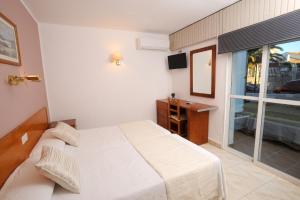 Postel nebo postele na pokoji v ubytování Hotel Complejo Los Rosales
