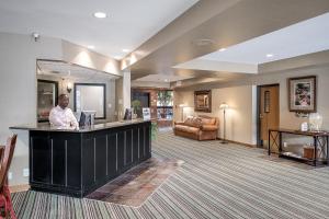Lobby alebo recepcia v ubytovaní Park Plaza Resort Park City, a Ramada by Wyndham
