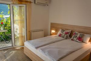 Postel nebo postele na pokoji v ubytování Apartmani Mendula