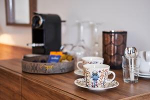 Set per la preparazione di tè e caffè presso Hotel Berg by Keflavik Airport