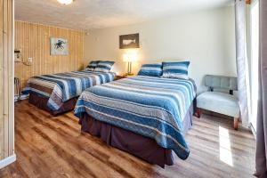 Postel nebo postele na pokoji v ubytování Arbor Inn Motel Oakridge