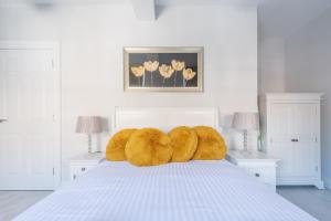 Tempat tidur dalam kamar di Diamond House Apartments