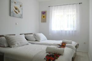 Postel nebo postele na pokoji v ubytování 4 apartmens private pool 20people max
