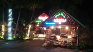 Un restaurant u otro lugar para comer en Twin Galaxy Residences