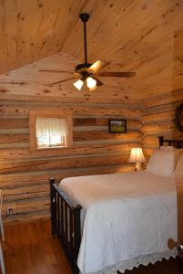 
a bedroom with a bed and a lamp at Cooper's Cabin at The Osborne in Spring City
