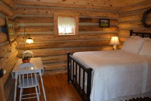 a bedroom with a bed in a log cabin at Cooper's Cabin at The Osborne in Spring City