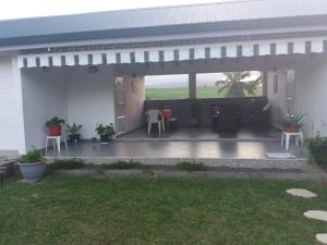 a patio with awning on a house at Villa Bananier in Lamentin