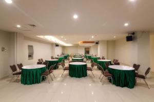 Majoituspaikan The Square Surabaya Hotel työ- tai konferenssitilat