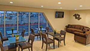 Area tempat duduk di Epic Hotel