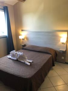Postel nebo postele na pokoji v ubytování Hotel Clair de Lune + 37 fotografií