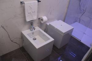 Koupelna v ubytování Kalì B&B