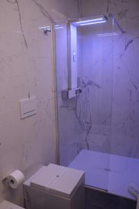 Koupelna v ubytování Kalì B&B