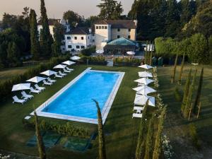 Bazén v ubytování Villa Franceschi Hotel & Resort nebo v jeho okolí